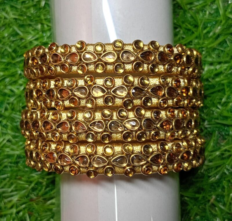 Kundhan Bangles Q4  - 1 Pair - Image 2